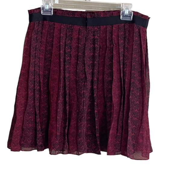NWT Club Monaco Venetian Rose/Rouge Parker Skirt Pleated Lined Back Zip Size 10 - Picture 2 of 9
